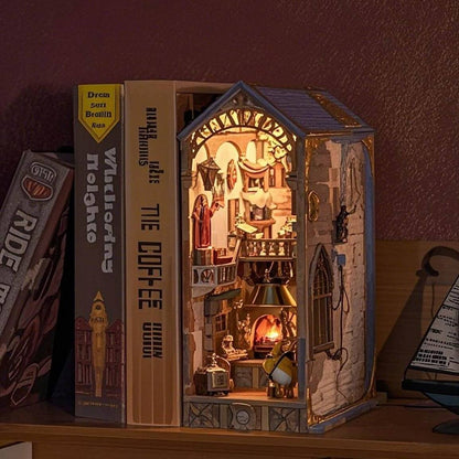 Leonardo Da Vinci DIY Book Nook Kit