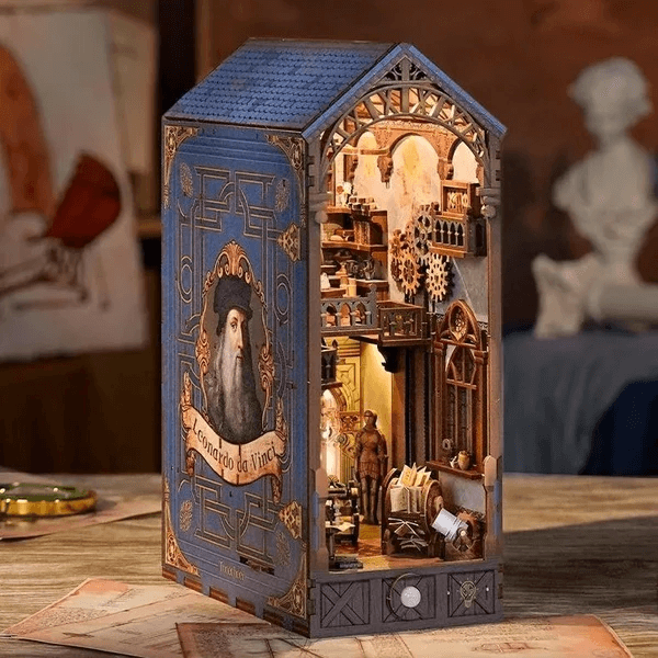 Leonardo Da Vinci DIY Book Nook Kit